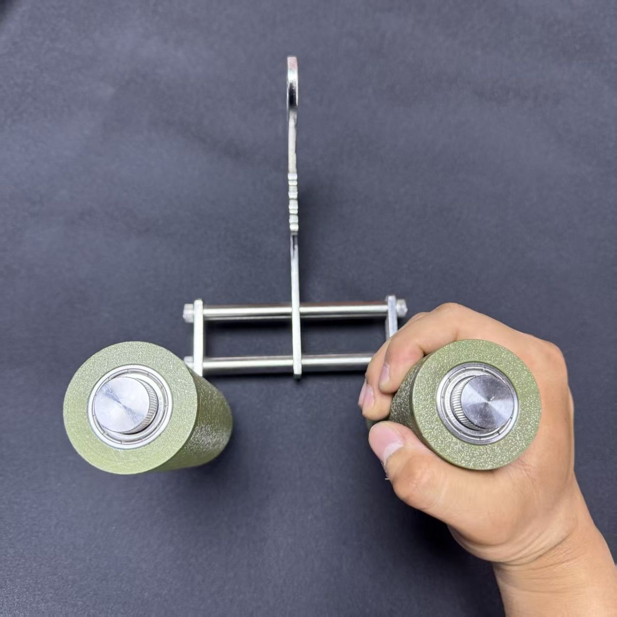 L字型リストローラー デュアルハンドトレーナー 交換可能なグ - Wrist Roller Forearm のレビューと価格